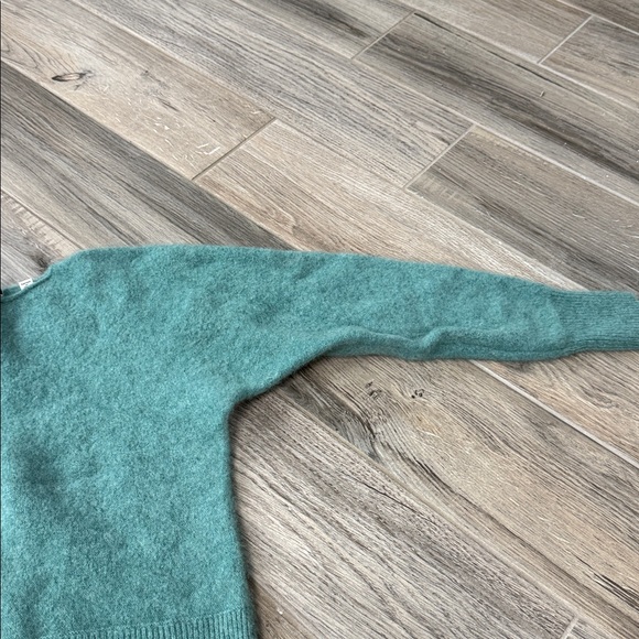 Vince Boiled Cashmere Dolman Sweater in the color Heather Sea Laurel XXS - Picture 8 of 8